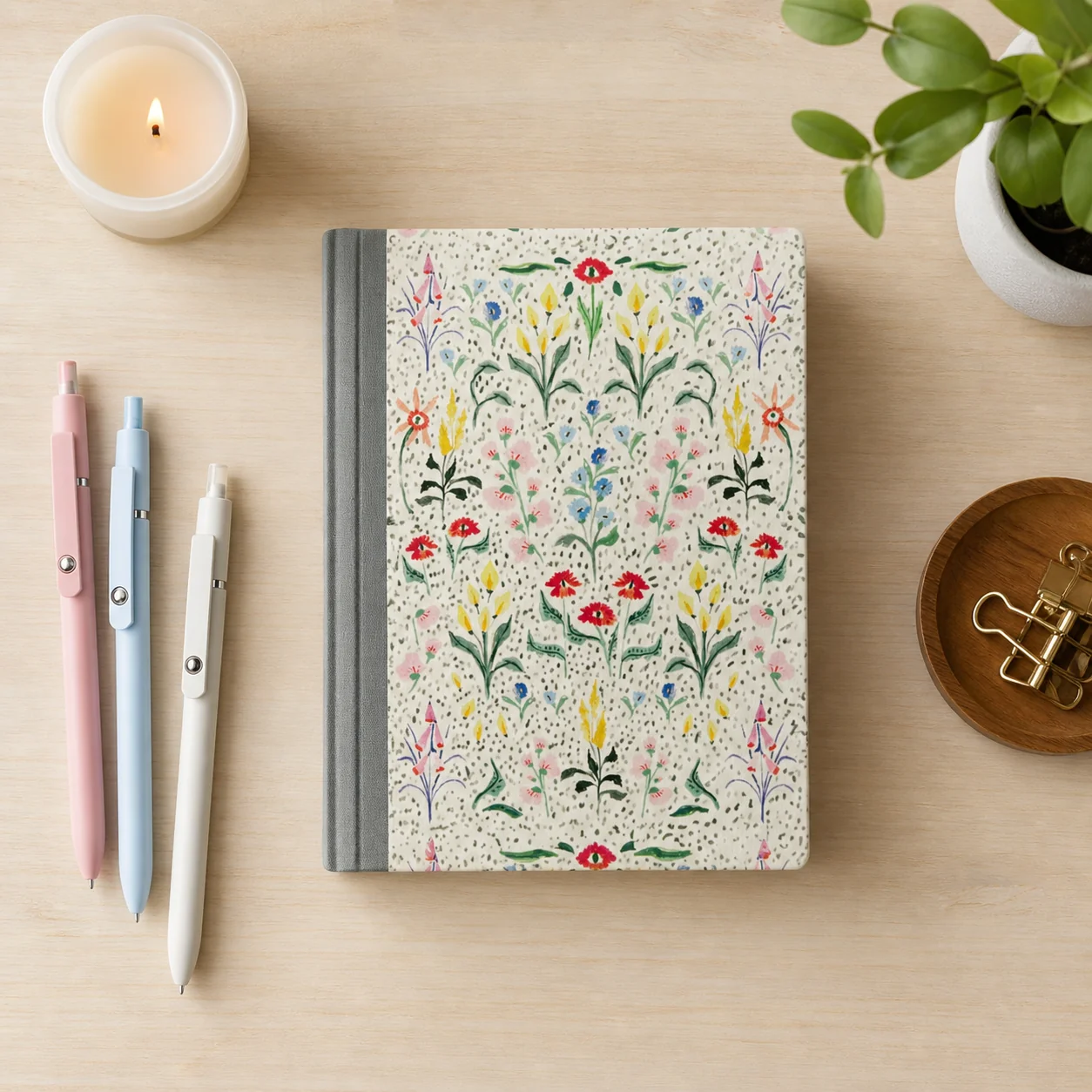 ESV Single Column Journaling Bible®, Floral Edition - Image 3